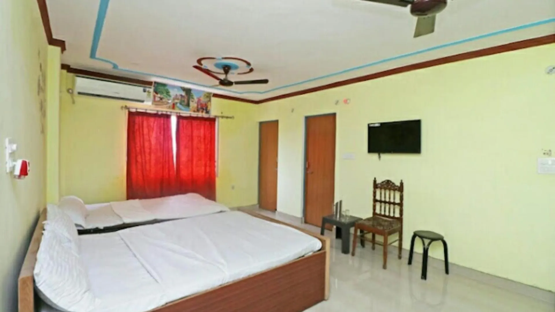 Varanasi Hotel Sanskrit Paying # Near Assi Ghat And Kashi Vishwanath Temple -Wifi -Room Service - Spacious Room - A Budget Guest House In Bénarès