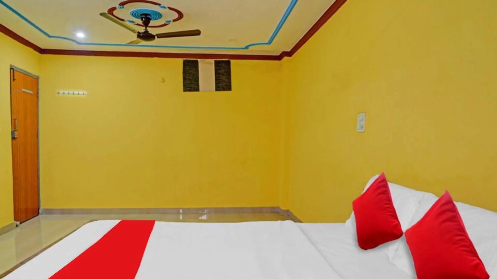 Varanasi Hotel Sanskrit Paying # Near Assi Ghat And Kashi Vishwanath Temple -Wifi -Room Service - Spacious Room - A Budget Guest House In Bénarès 4*,  Inde