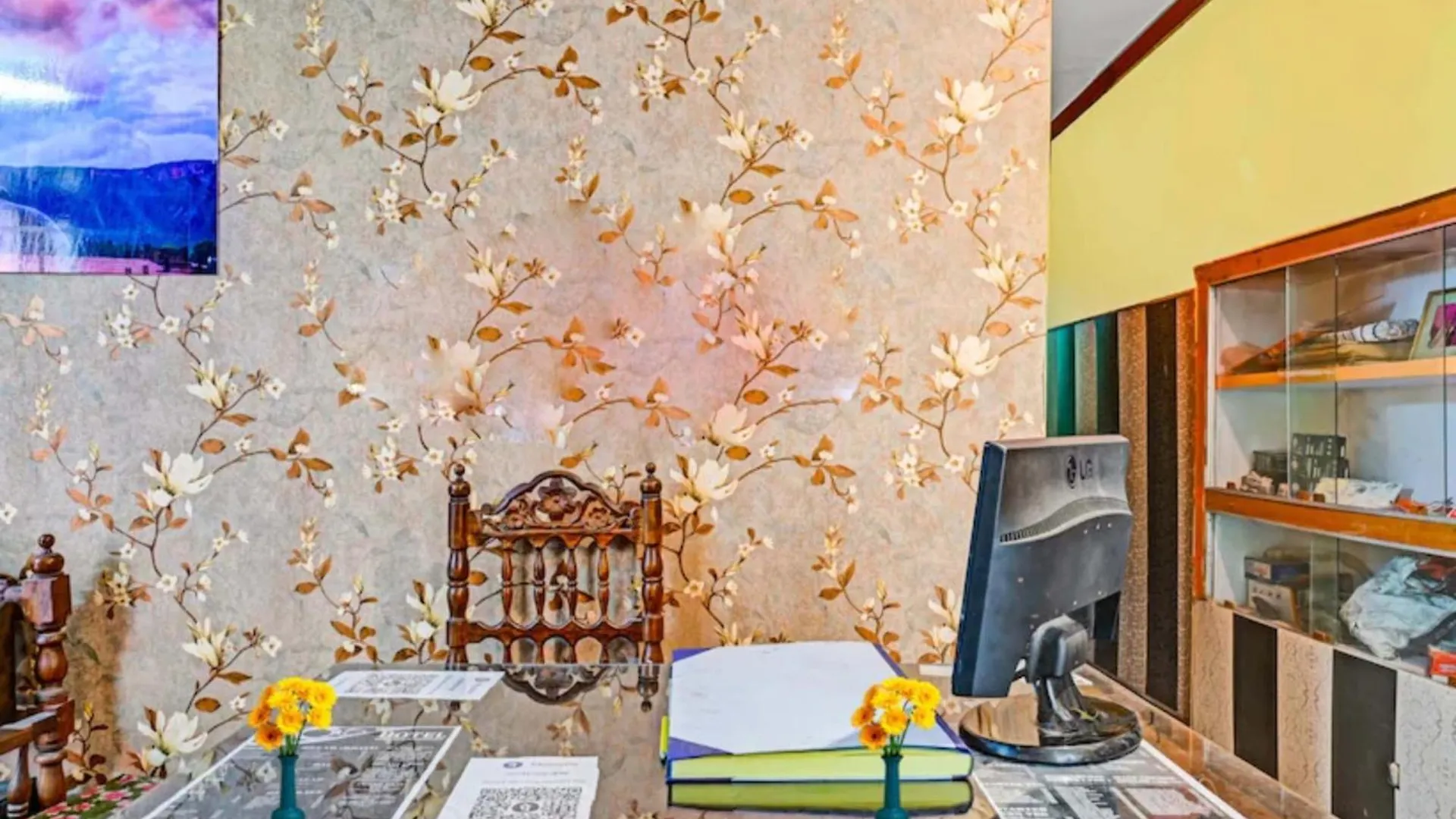 Varanasi Hotel Sanskrit Paying # Near Assi Ghat And Kashi Vishwanath Temple -Wifi -Room Service - Spacious Room - A Budget Guest House In Bénarès