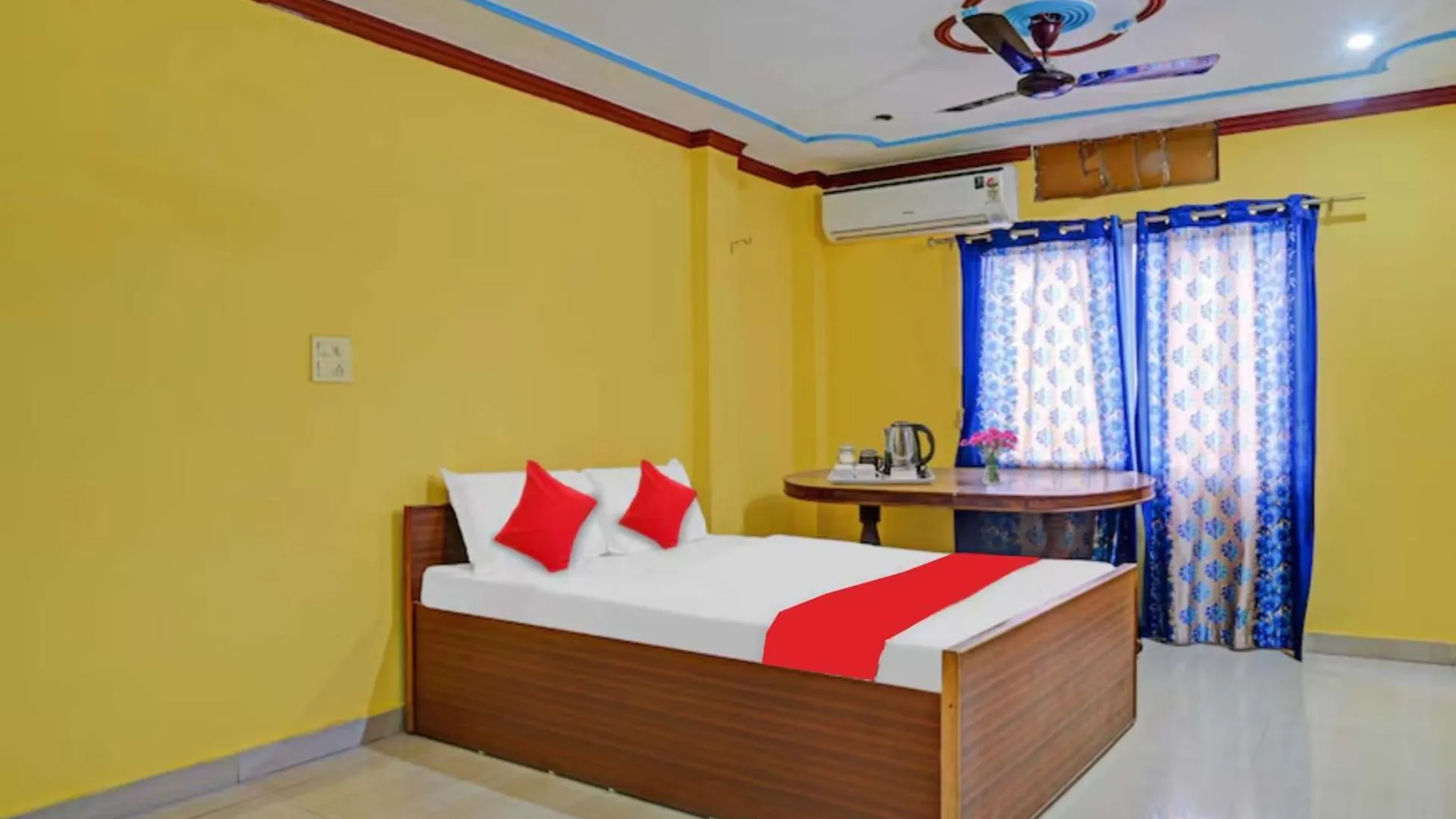 Varanasi Hotel Sanskrit Paying # Near Assi Ghat And Kashi Vishwanath Temple -Wifi -Room Service - Spacious Room - A Budget Guest House In Varanasi 4*,  India